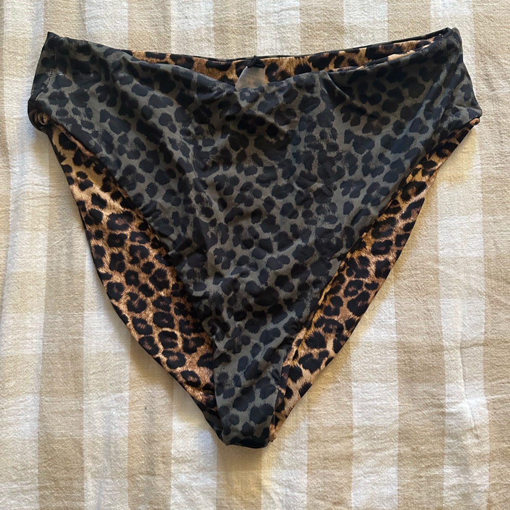 Good American Reversible bikini bottom